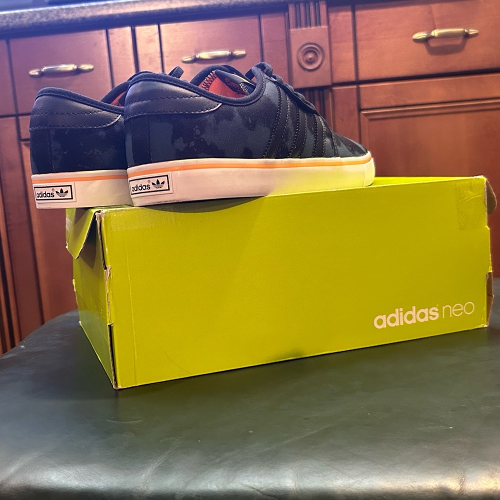 ADIDAS Men's Seeley core black/midnight/orange D68873 Sz 10 NEW/PERFECT w/ Box - Picture 4 of 16